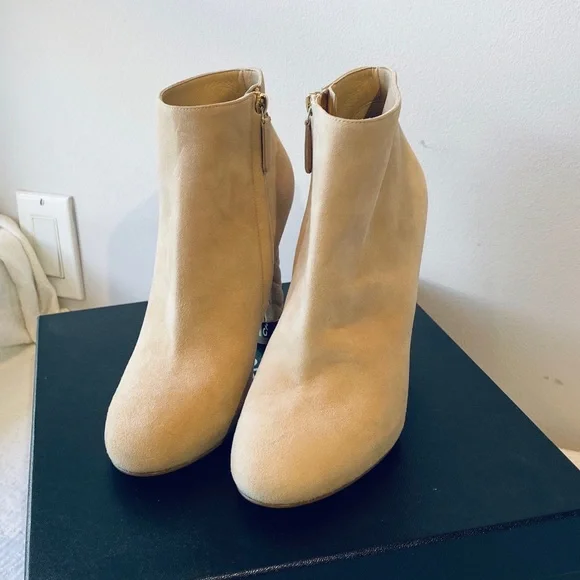 NIB**CHANEL**Beige Booties***US 7.5**$1800 - Picture 5 of 7